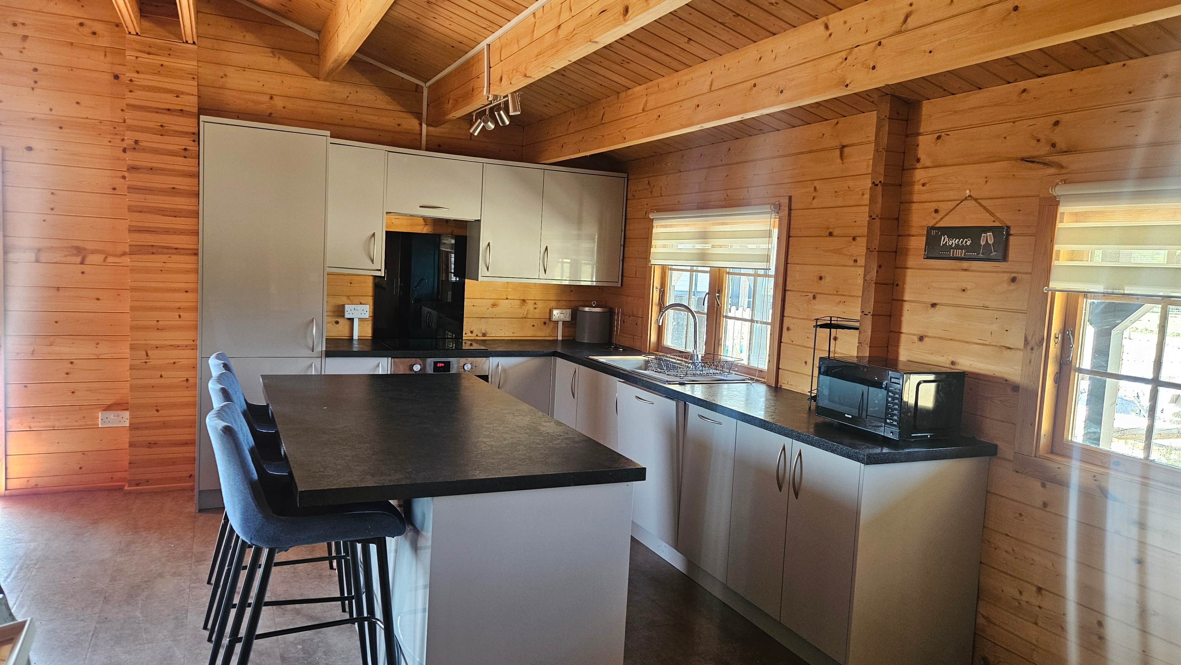 Photo of Cabin - Sleeps 6 - Free Parking & Garden (10)