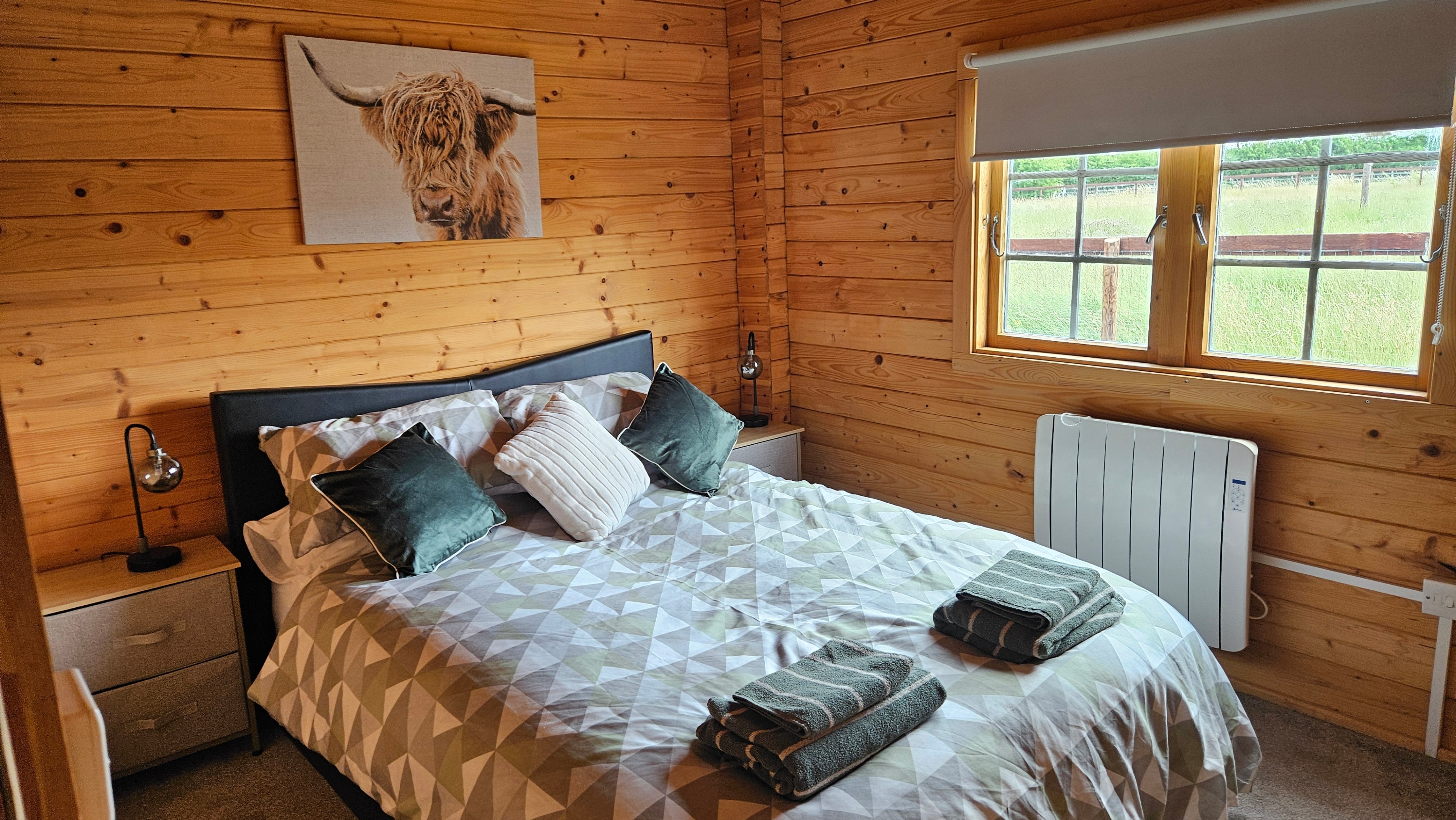 Photo of Cabin - Sleeps 6 - Free Parking & Garden (4)