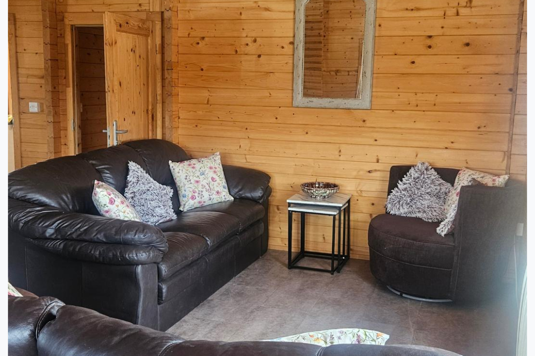 Photo of Cabin - Sleeps 6 - Free Parking & Garden (9)