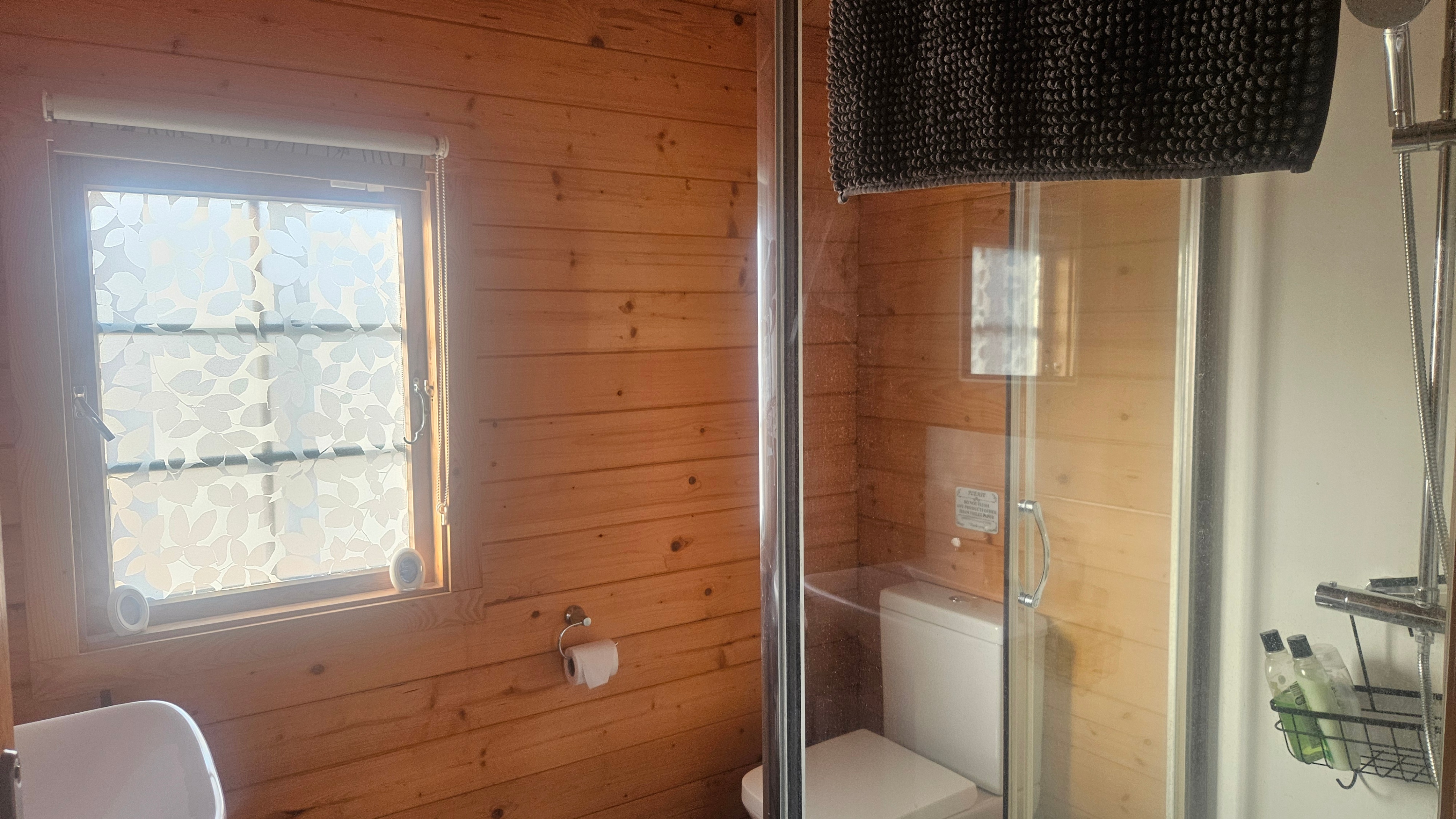 Photo of Cabin - Sleeps 6 - Free Parking & Garden (7)