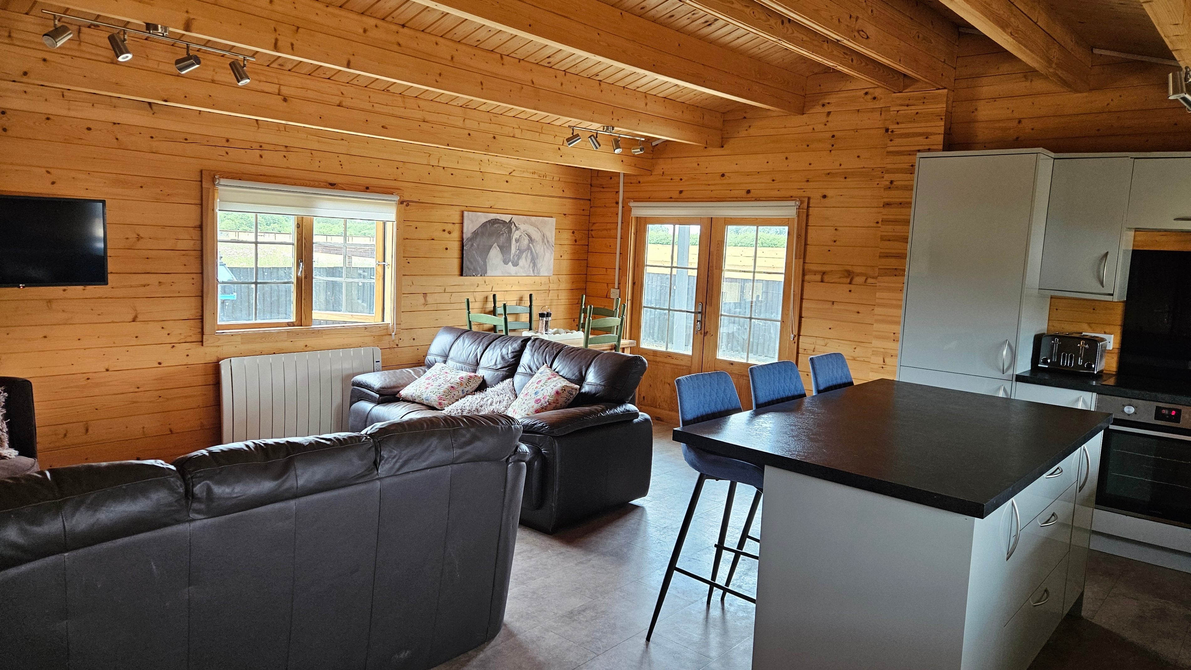 Photo of Cabin - Sleeps 6 - Free Parking & Garden (12)
