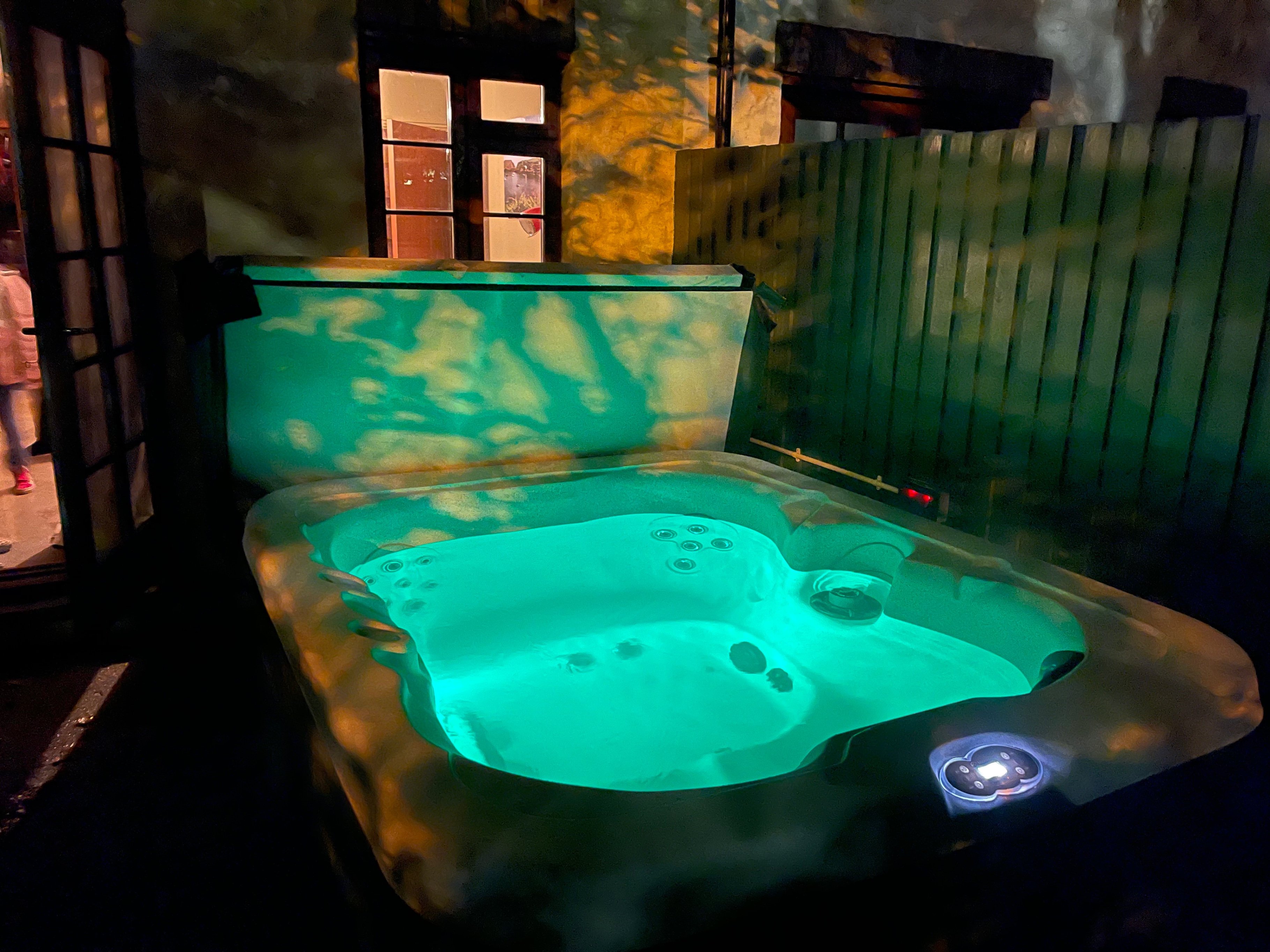 Photo of 2 Bedroom House Sleeps 5 - Hot Tub - Pets Welcome (6)