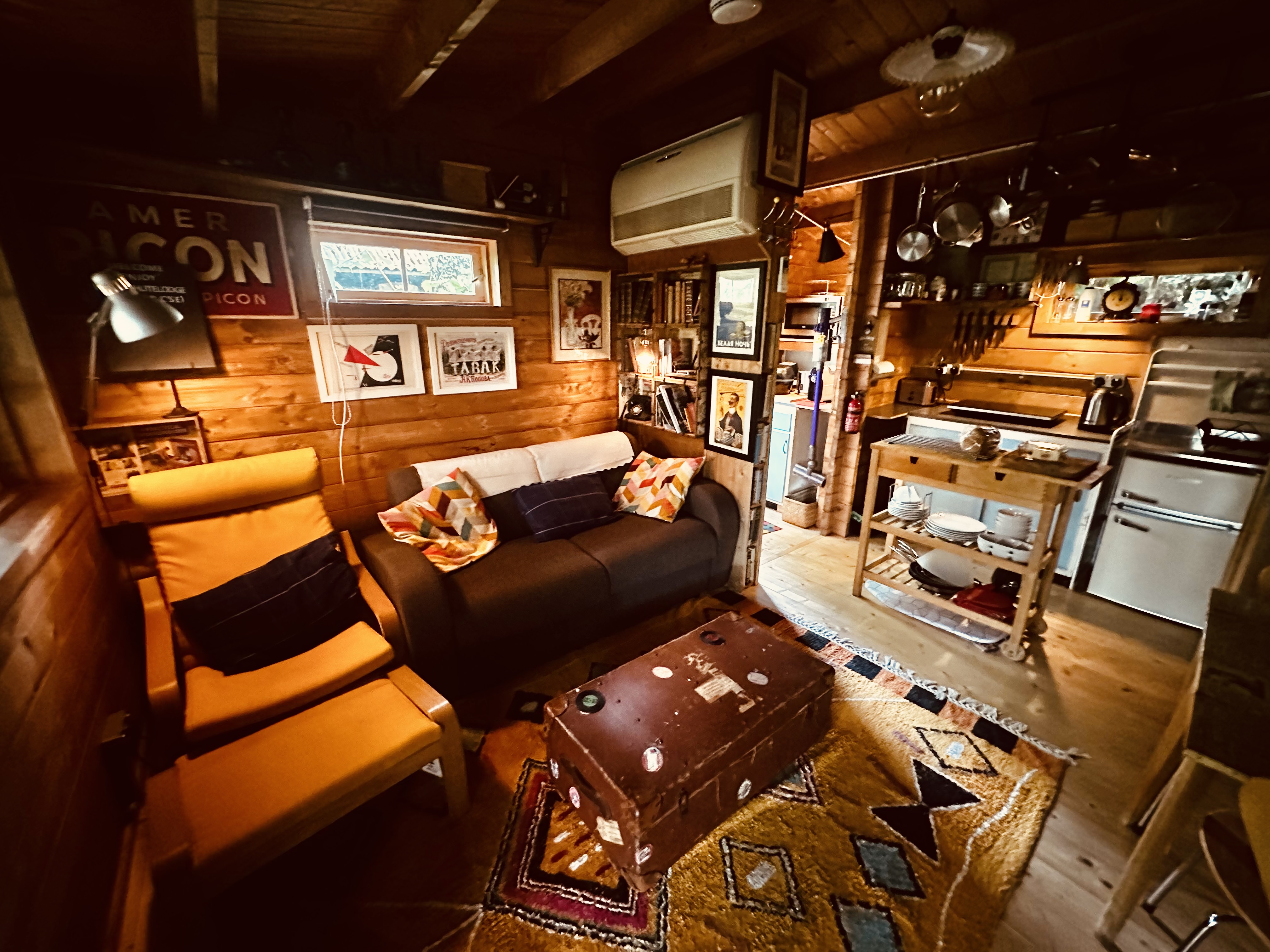 Photo of Retro Lodge nr Dartmoor with hot tub & opt sauna (3)