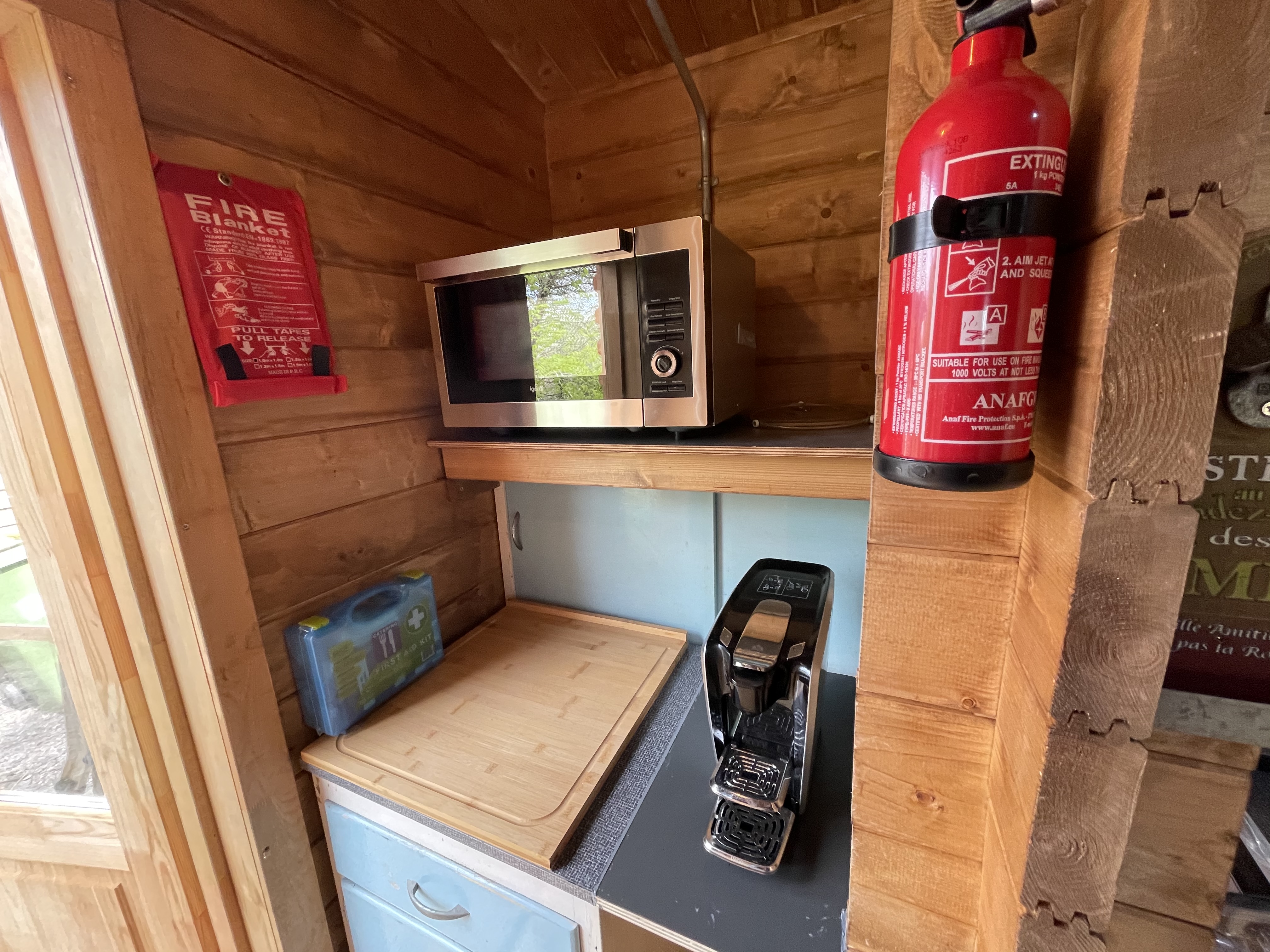 Photo of Retro Lodge nr Dartmoor with hot tub & opt sauna (7)