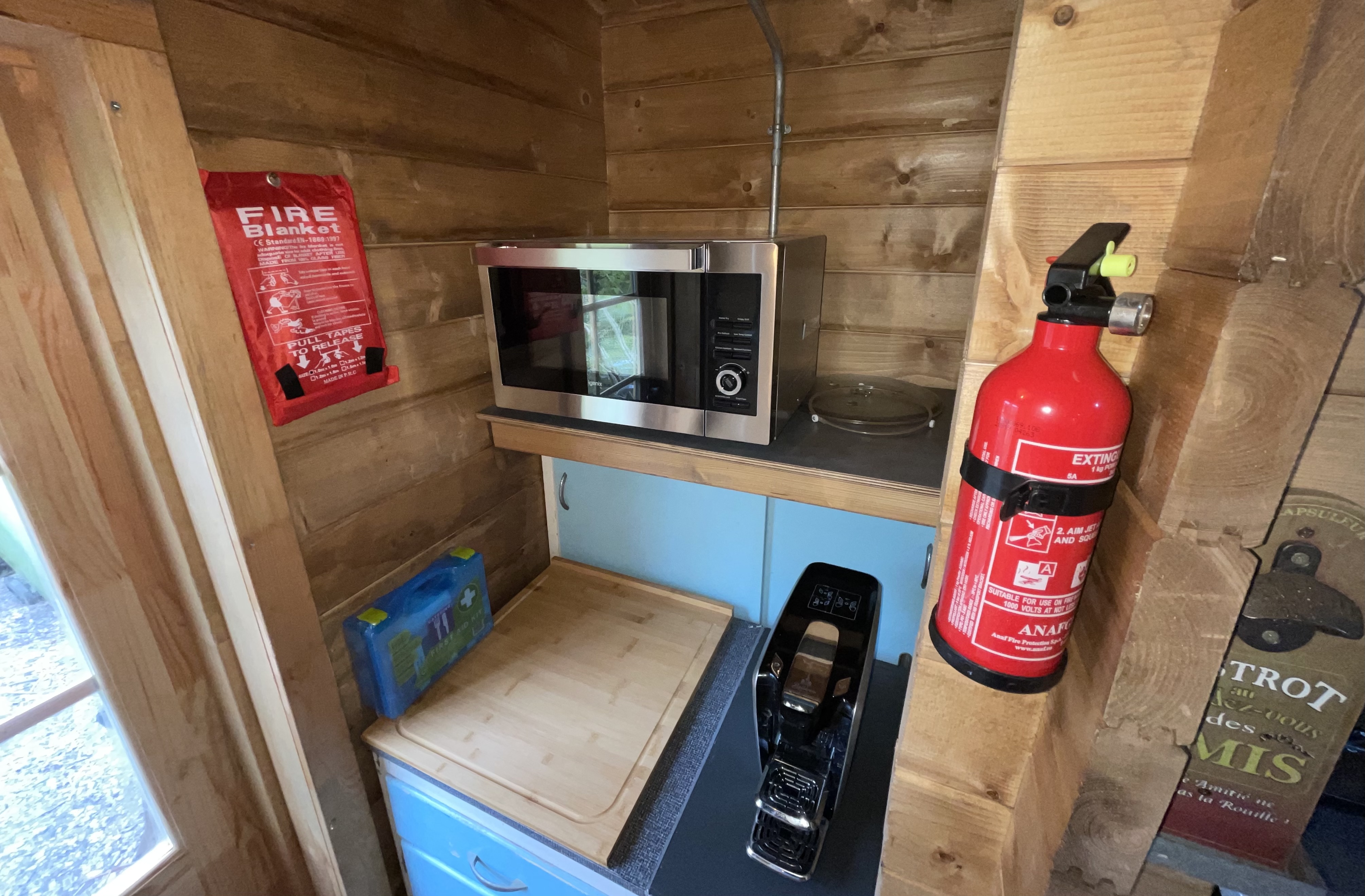Kitchen auxiliary space