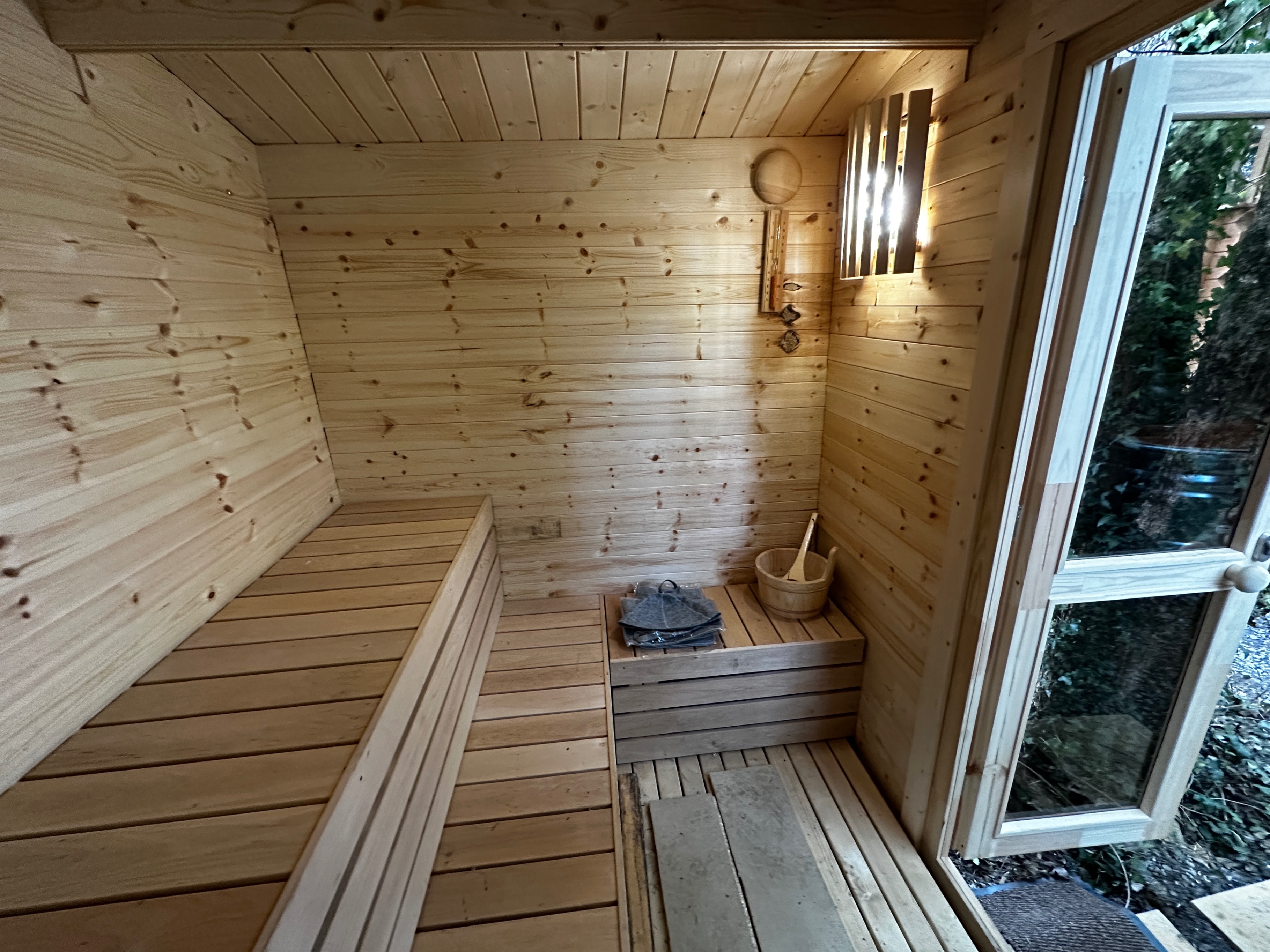 Photo of Retro Lodge nr Dartmoor with hot tub & opt sauna (48)
