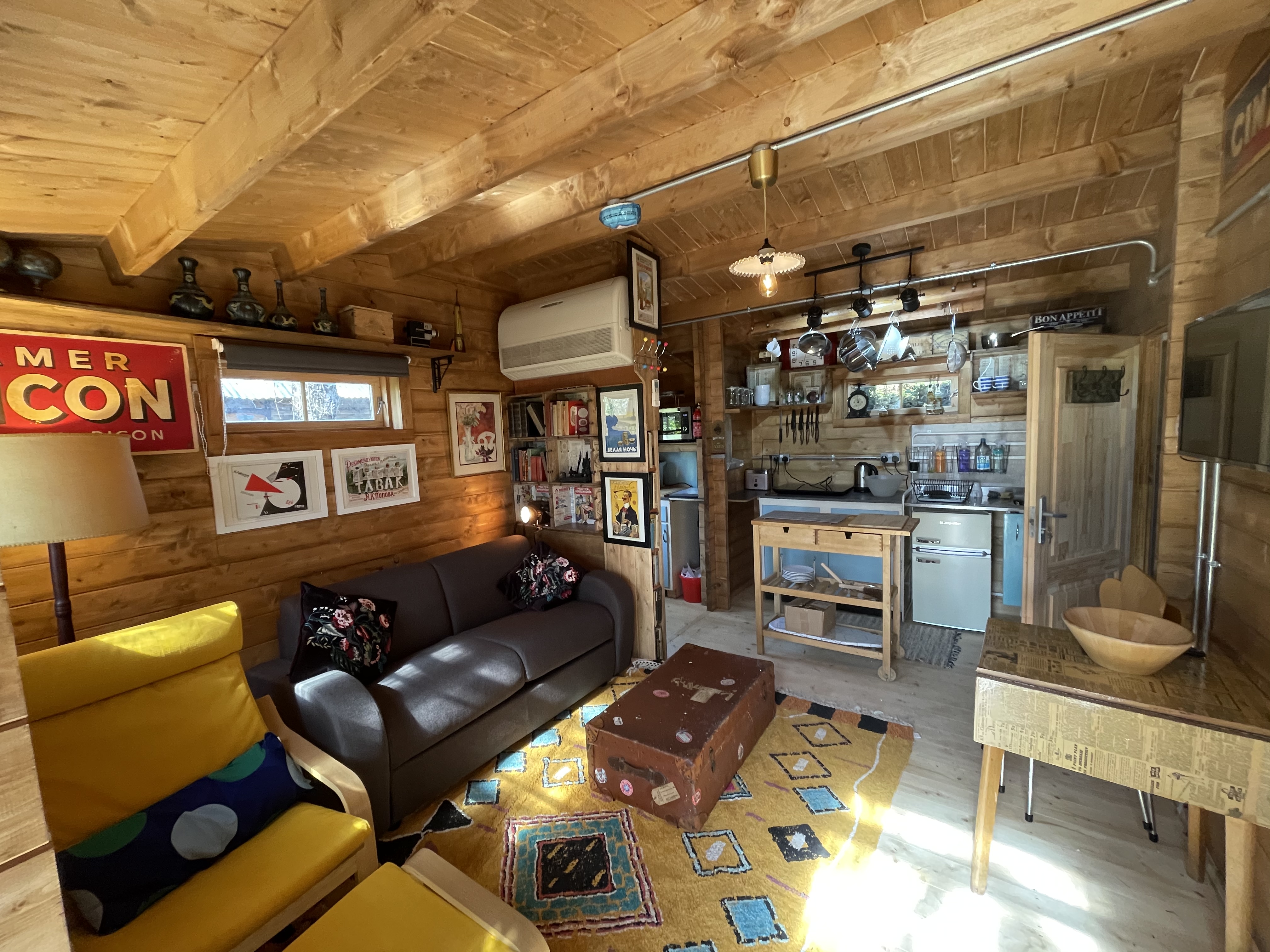 Photo of Retro Lodge nr Dartmoor with hot tub & opt sauna (2)