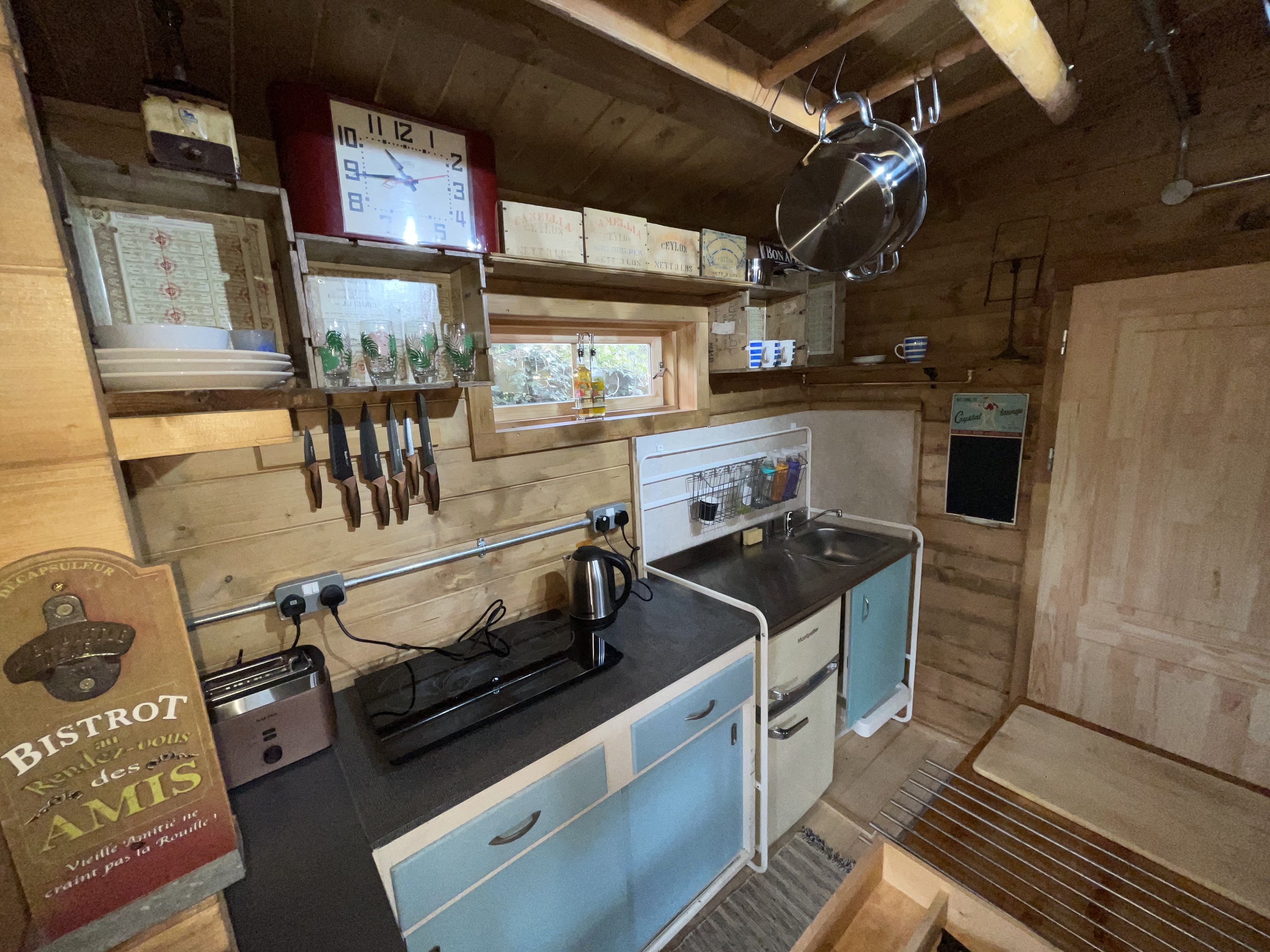Photo of Retro Lodge nr Dartmoor with hot tub & opt sauna (6)