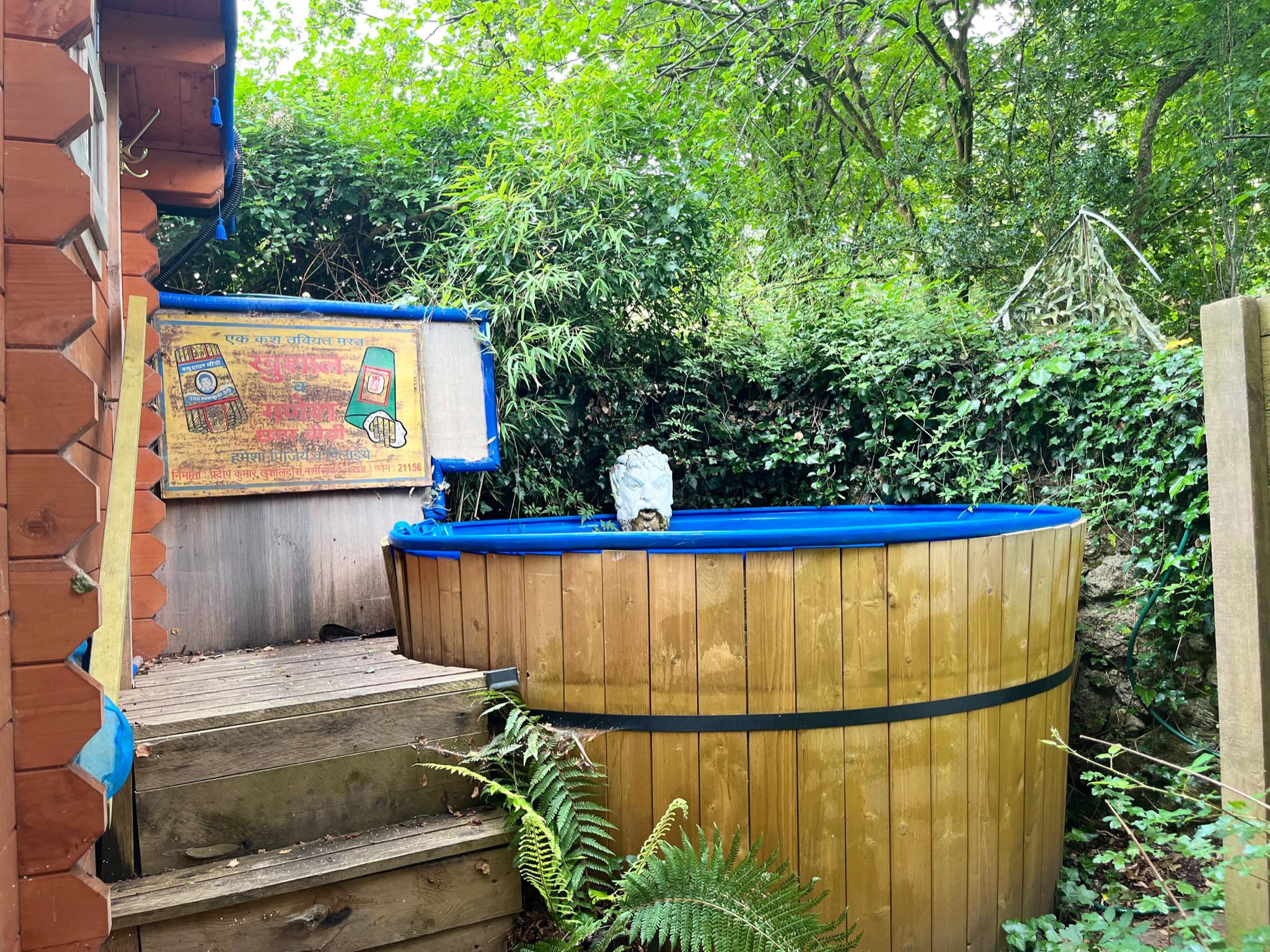 Private tub area