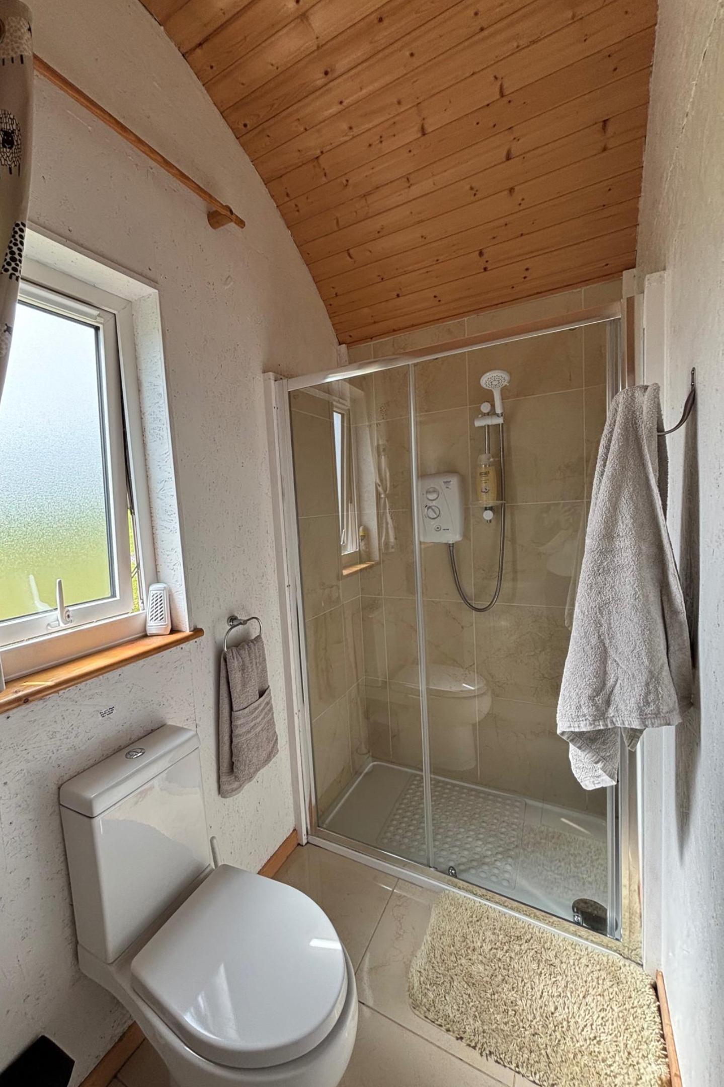 Photo of The Lazy Llama Shepherd Hut & Sauna (6)