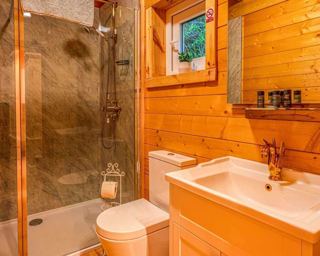 Photo of Swan Lodge With Hot Tub, Sauna and Treatments (10)