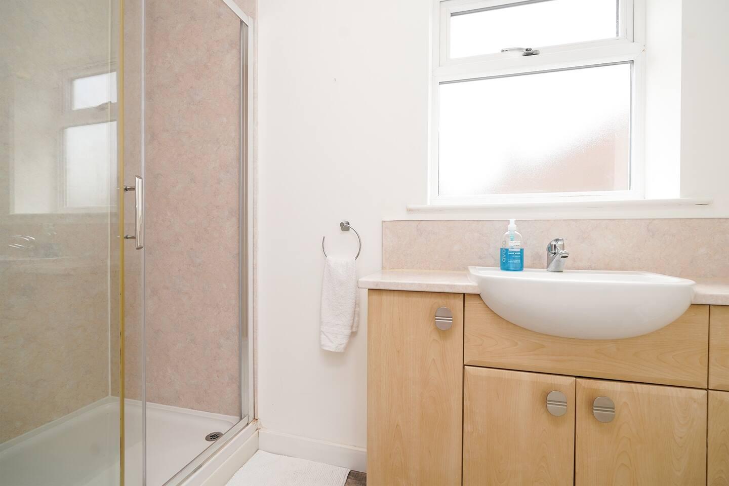 Bedroom 2 en-suite