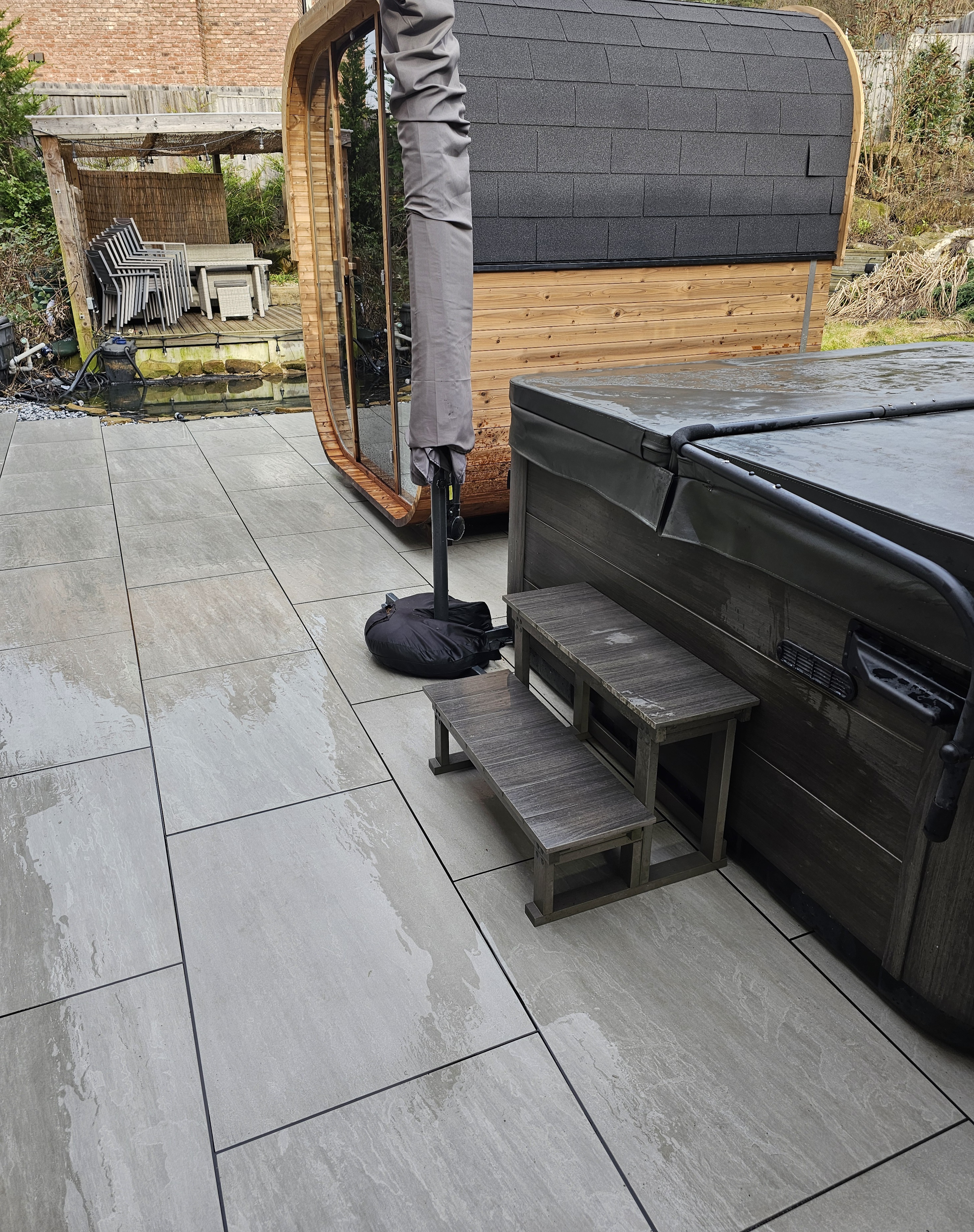Sauna and hottub