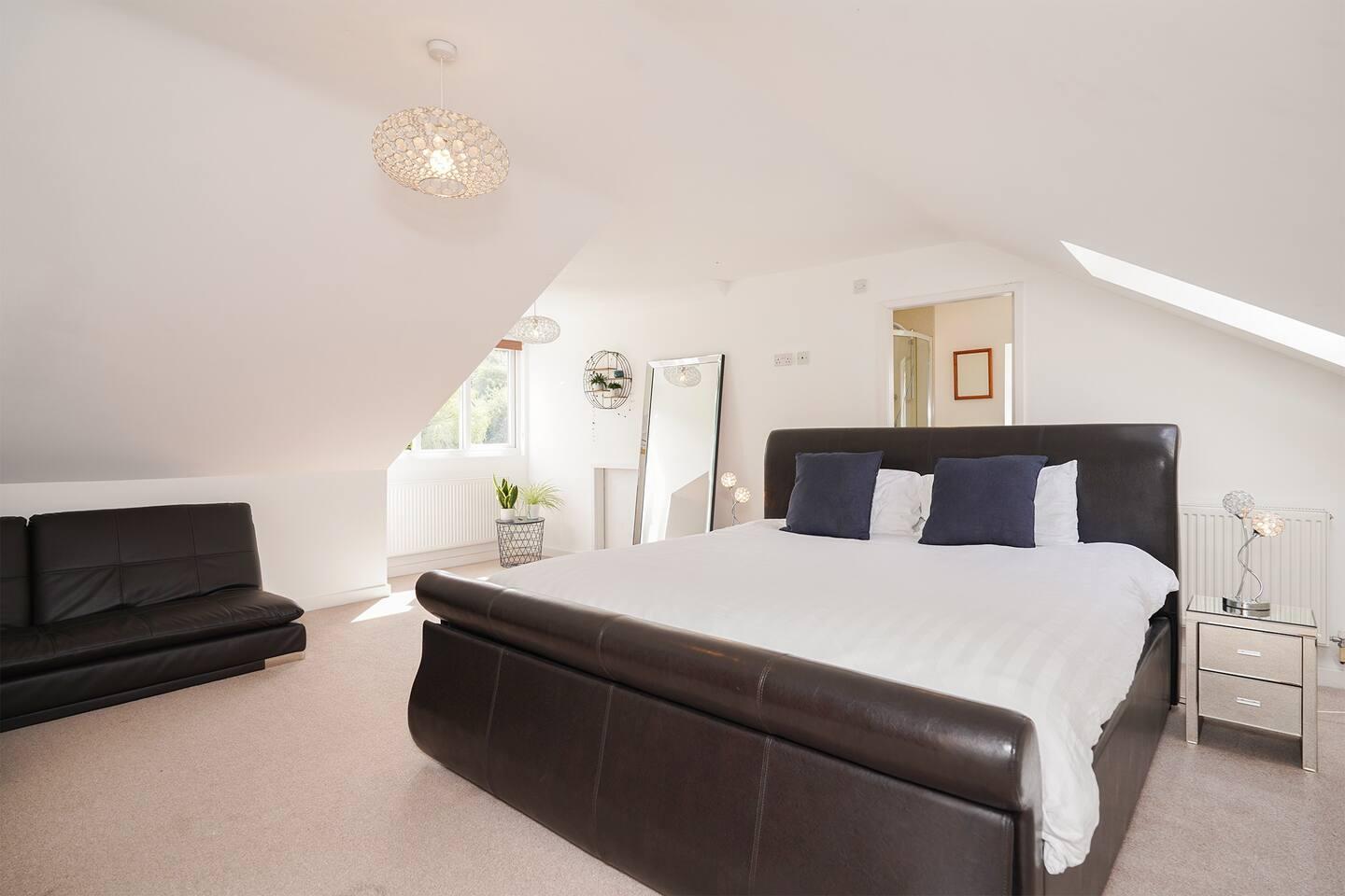 Bedroom with ensuite