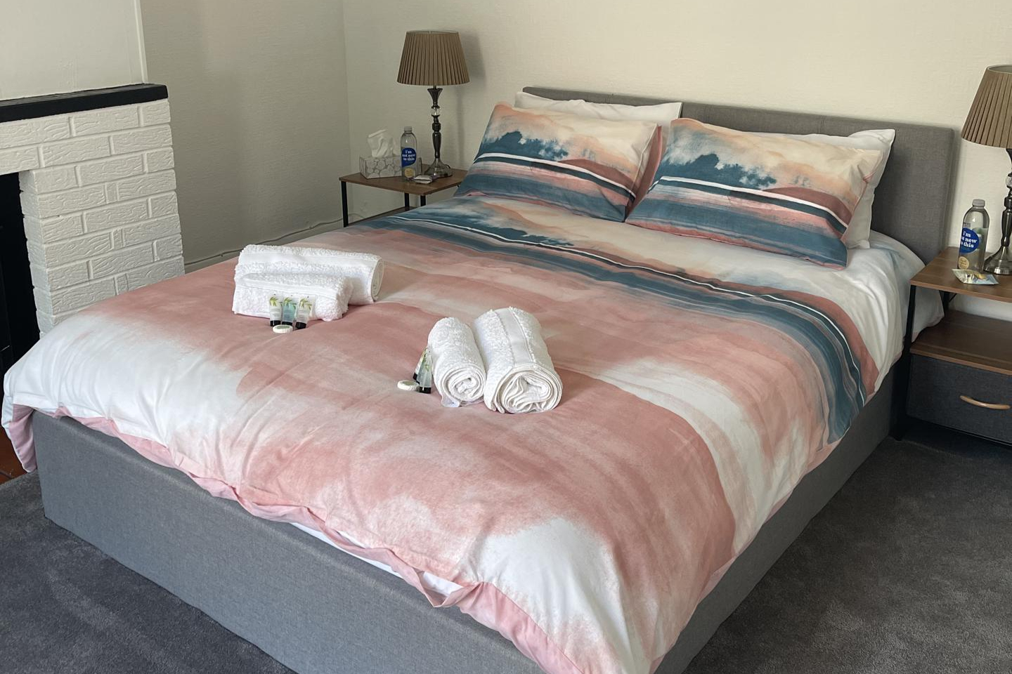 Photo of 2-Bed, Sleeps 4, Free Parking, Pets Allowed (2)