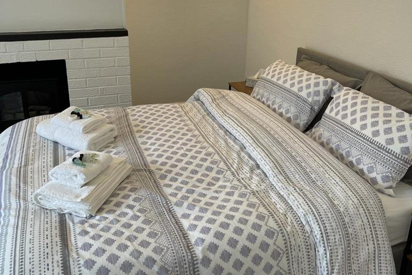 Photo of 2-Bed, Sleeps 4, Free Parking, Pets Allowed (3)