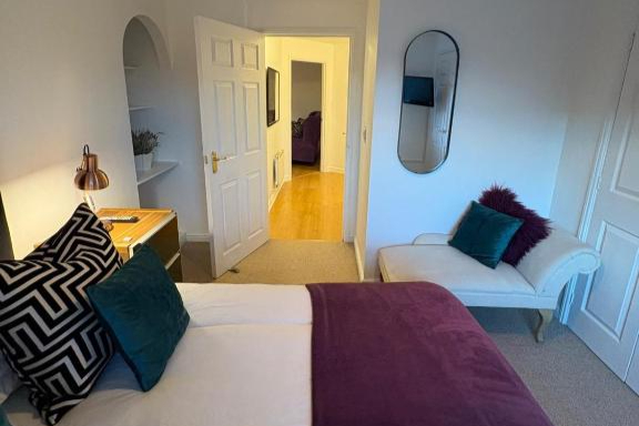 Photo of 2 Bed-Sleeps 3-Parking-Town Centre (18)