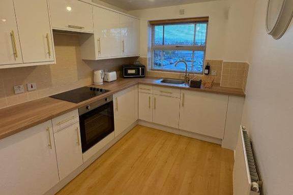 Photo of 2 Bed-Sleeps 3-Parking-Town Centre (4)