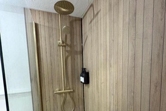 Photo of 2 Bed-Sleeps 3-Parking-Town Centre (9)
