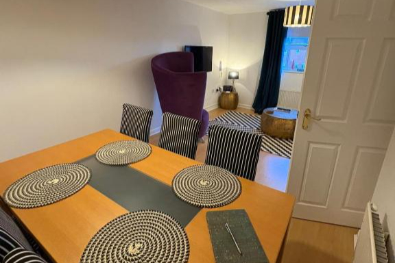 Photo of 2 Bed-Sleeps 3-Parking-Town Centre (16)