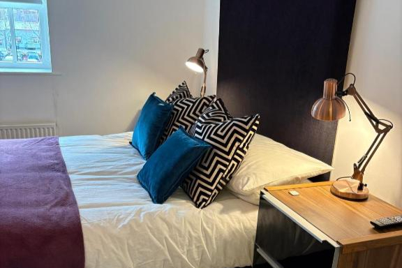 Photo of 2 Bed-Sleeps 3-Parking-Town Centre (1)