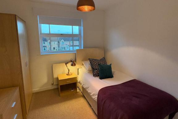 Photo of 2 Bed-Sleeps 3-Parking-Town Centre (14)